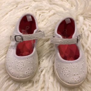 Osh Kosh Size 6 White Eyelet MaryJanes